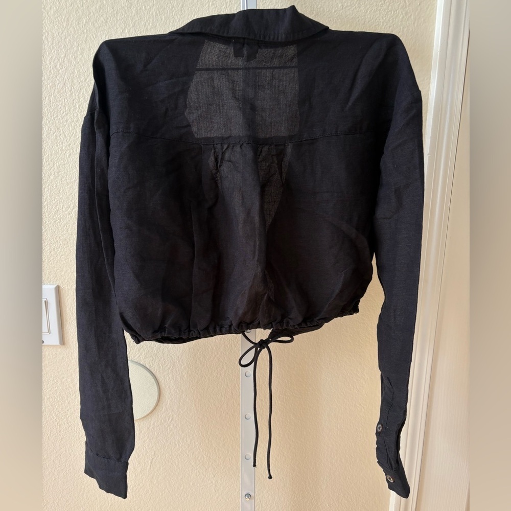Pilcro Keyhole Shrunken Shirt in Black - Size XS - Picture 6 of 6